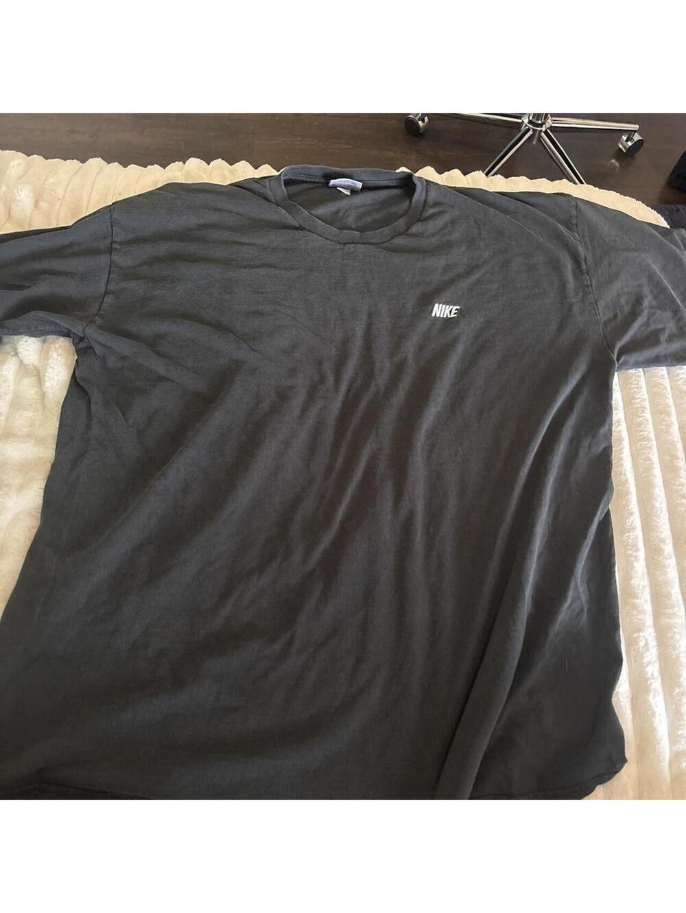 Nike Men's Black and Grey Tshirt